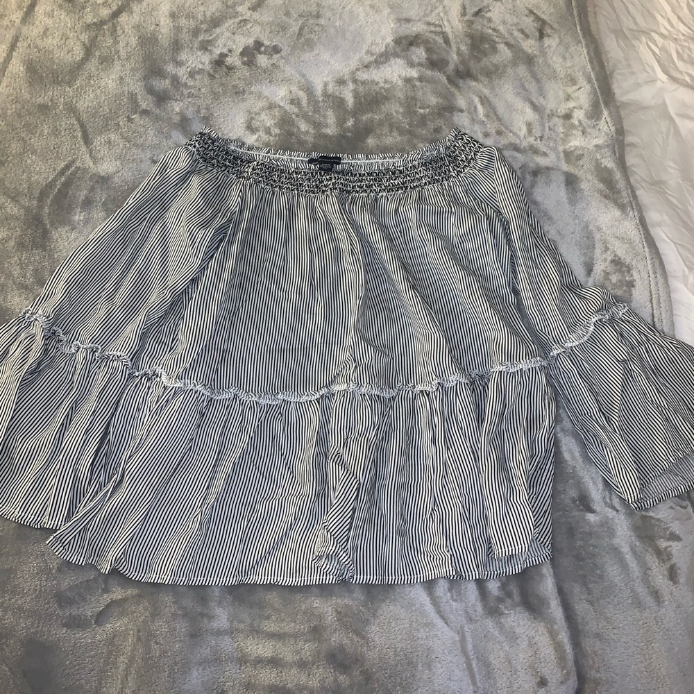 American eagle off the shoulder shirt
